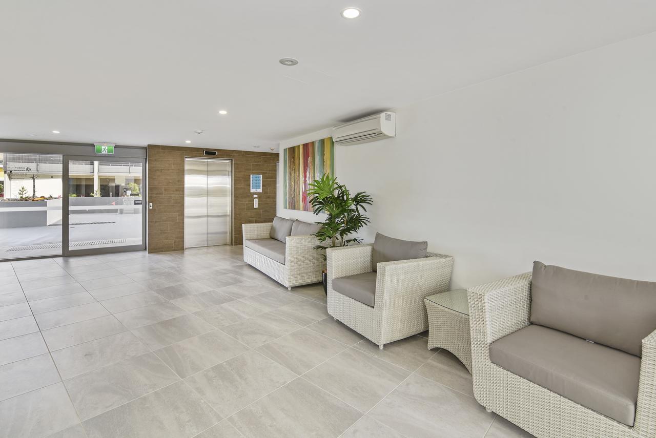 Aparthotel Aquarius Kawana à Kawana Waters Extérieur photo